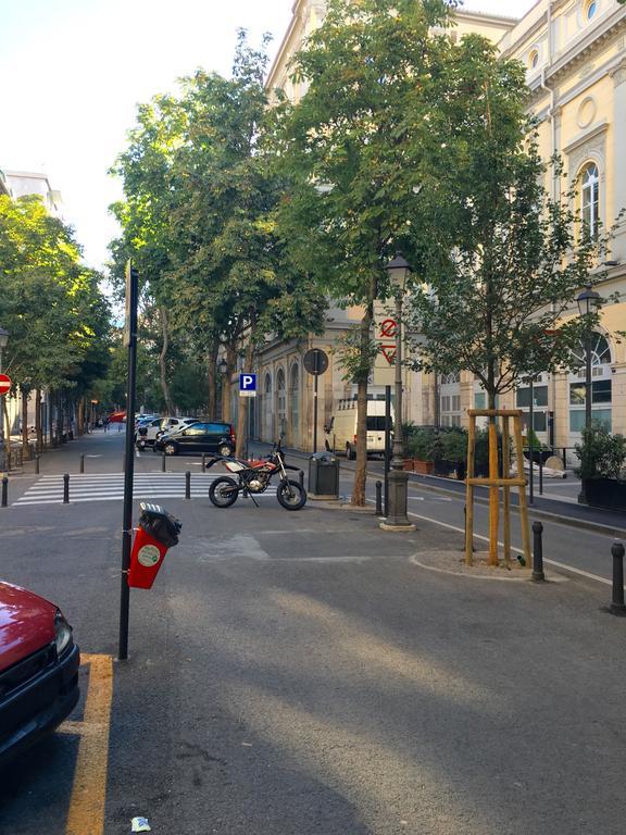 Alla Scalinata Del Teatro Rossetti Villa Trieste Bagian luar foto